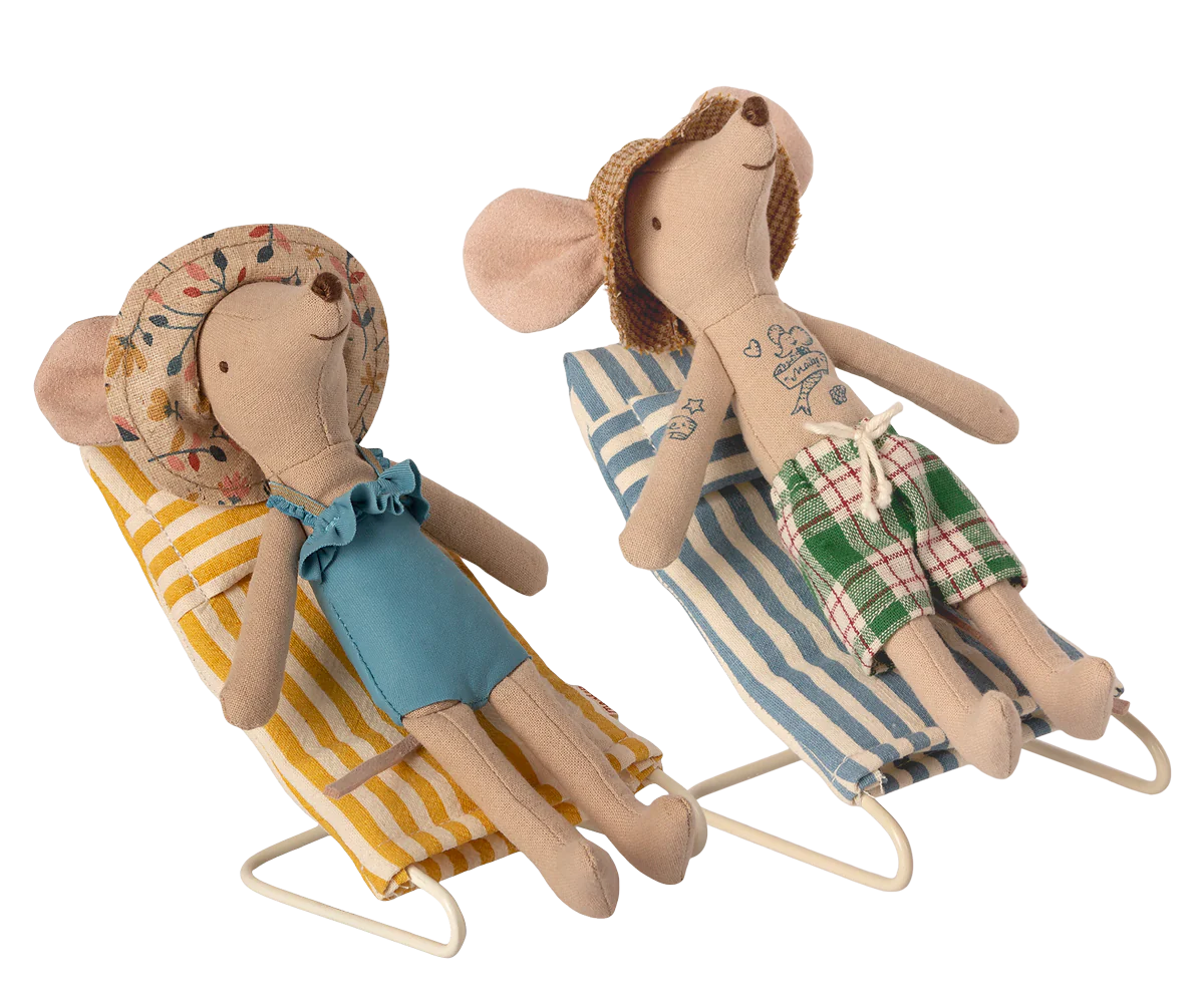 Two Maileg Mouse dolls from Maileg relax on Maileg Furniture: one in a blue swimsuit on a yellow chair and the other in green plaid shorts on a blue chair, both wearing sun hats and beach outfits.