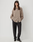 Sessun FONTANIA viscose poplin shirt with front pockets, styled with black pants, shown on a woman against white background.