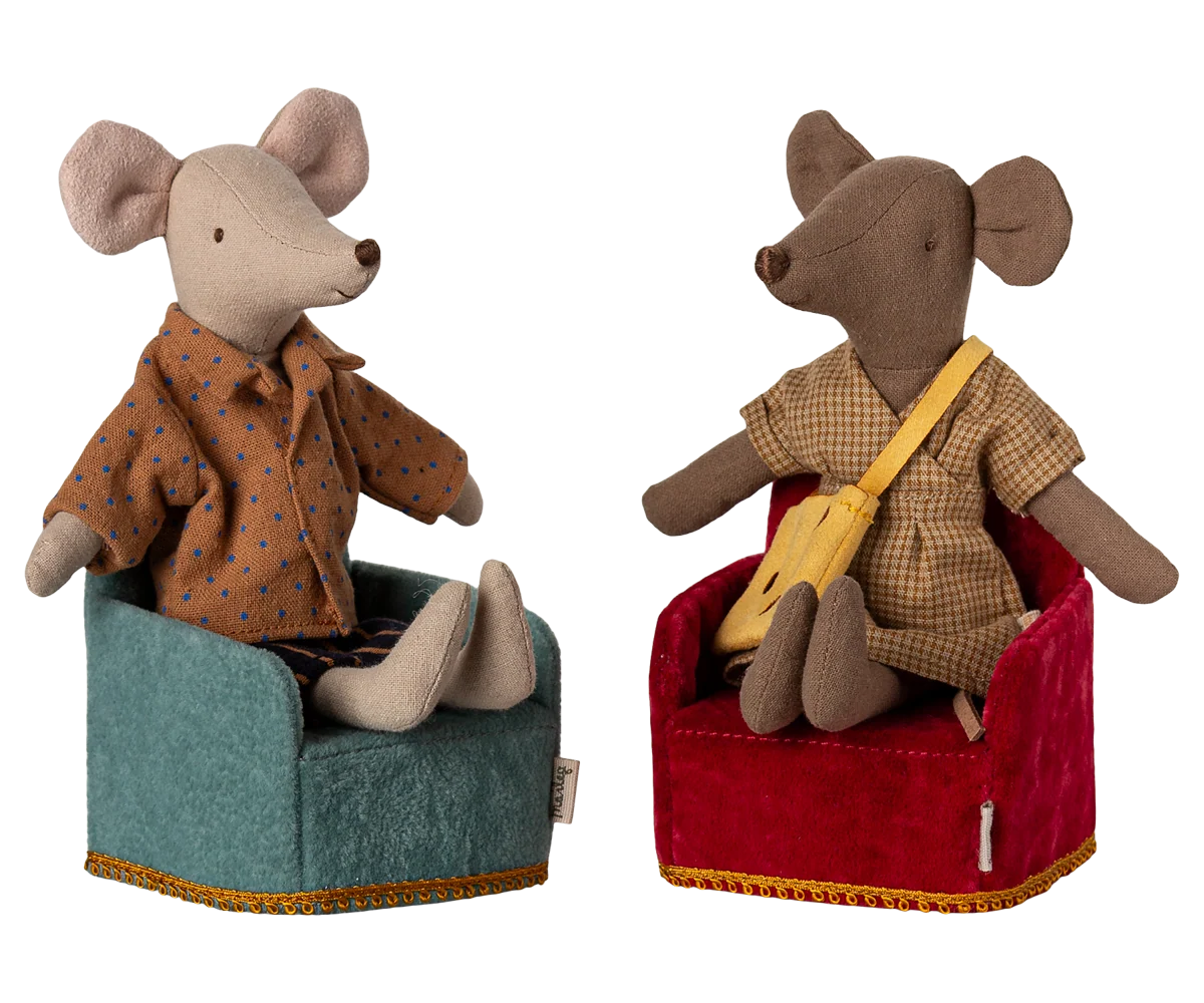Maileg Folding Chairs with two fabric mice in shirts, one with a yellow bag; playful dollhouse accessory display.