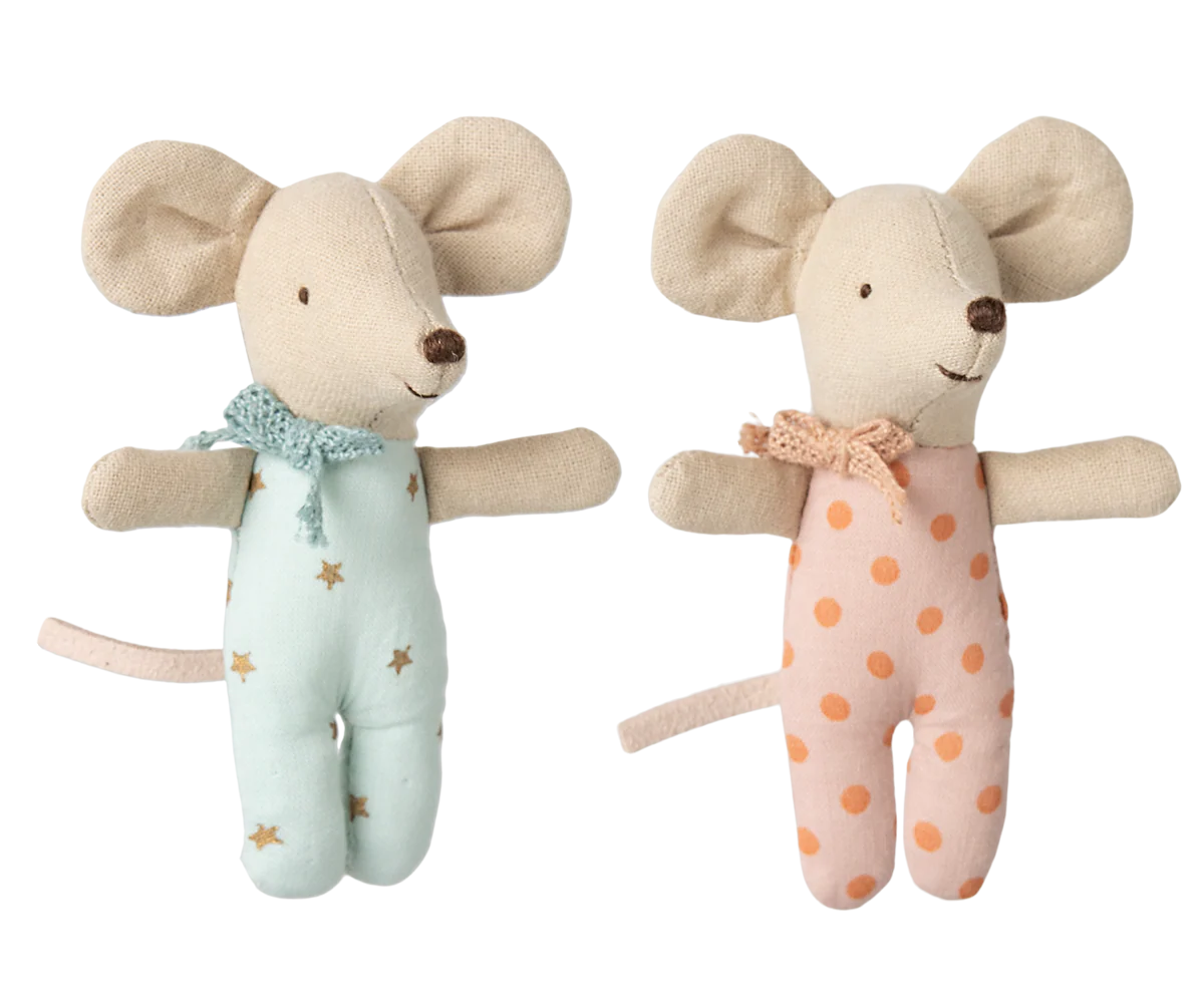 Maileg Baby Twins Matchbox by Maileg features two smiling twin mice with big ears, one in a blue star outfit and one in pink with orange dots. Both have beige fabric bodies and come ready for bedtime in their cozy matchbox bed.