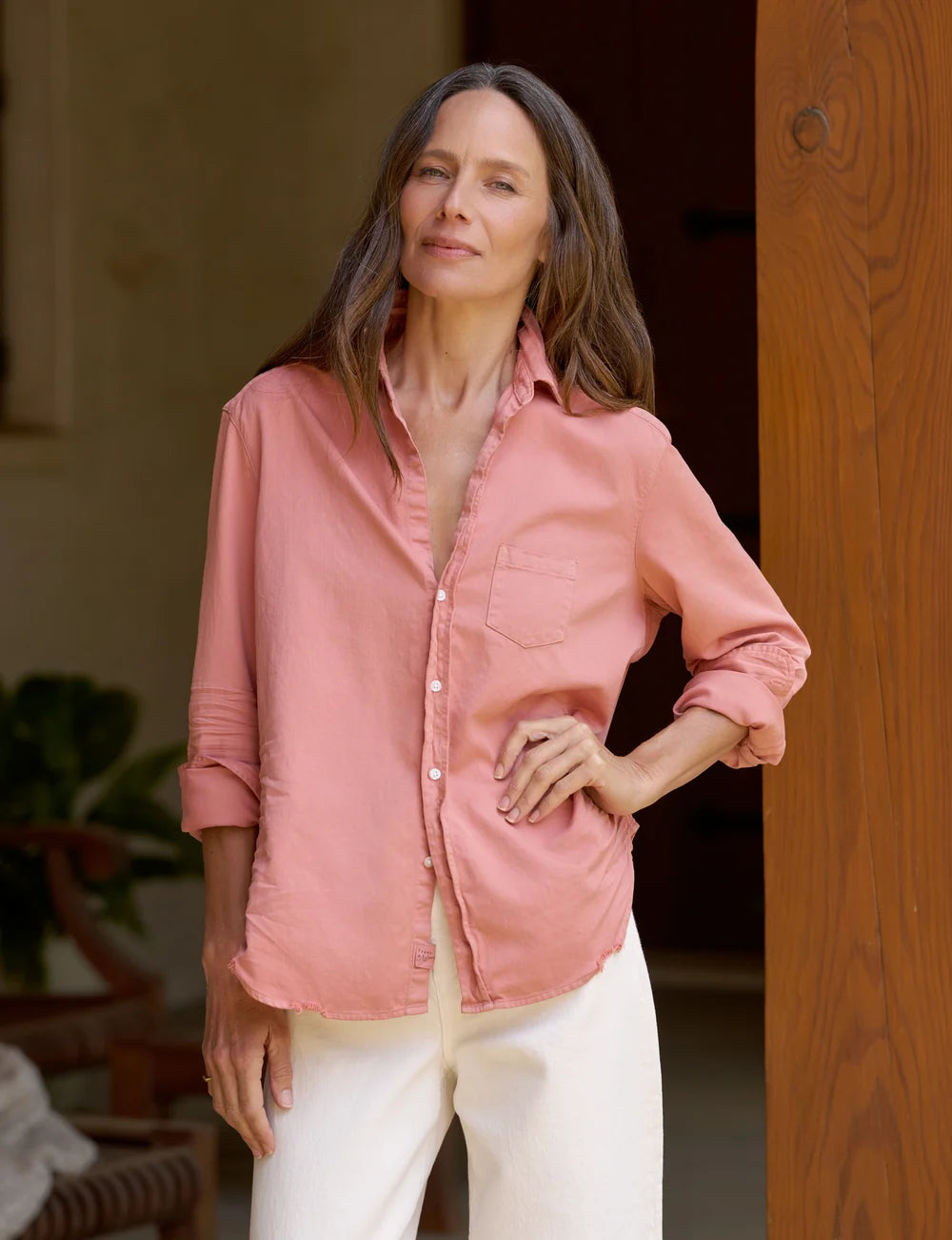 Frank &amp; Eileen Eileen 26 pink shirt and white pants styled with relaxed California flair.