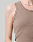A person wears the nova tank by Citizens Of Humanity/AGOLDE—an organic cotton ribbed tank with a scoop neckline—paired with a thin silver necklace, photographed from shoulders to waist against a plain light background.