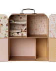 The Maileg Mouse wardrobe by Maileg features patterned interiors, shelves with folded fabric for your Maileg Mouse family, empty compartments, small windows on the doors, and a practical carry handle on top.