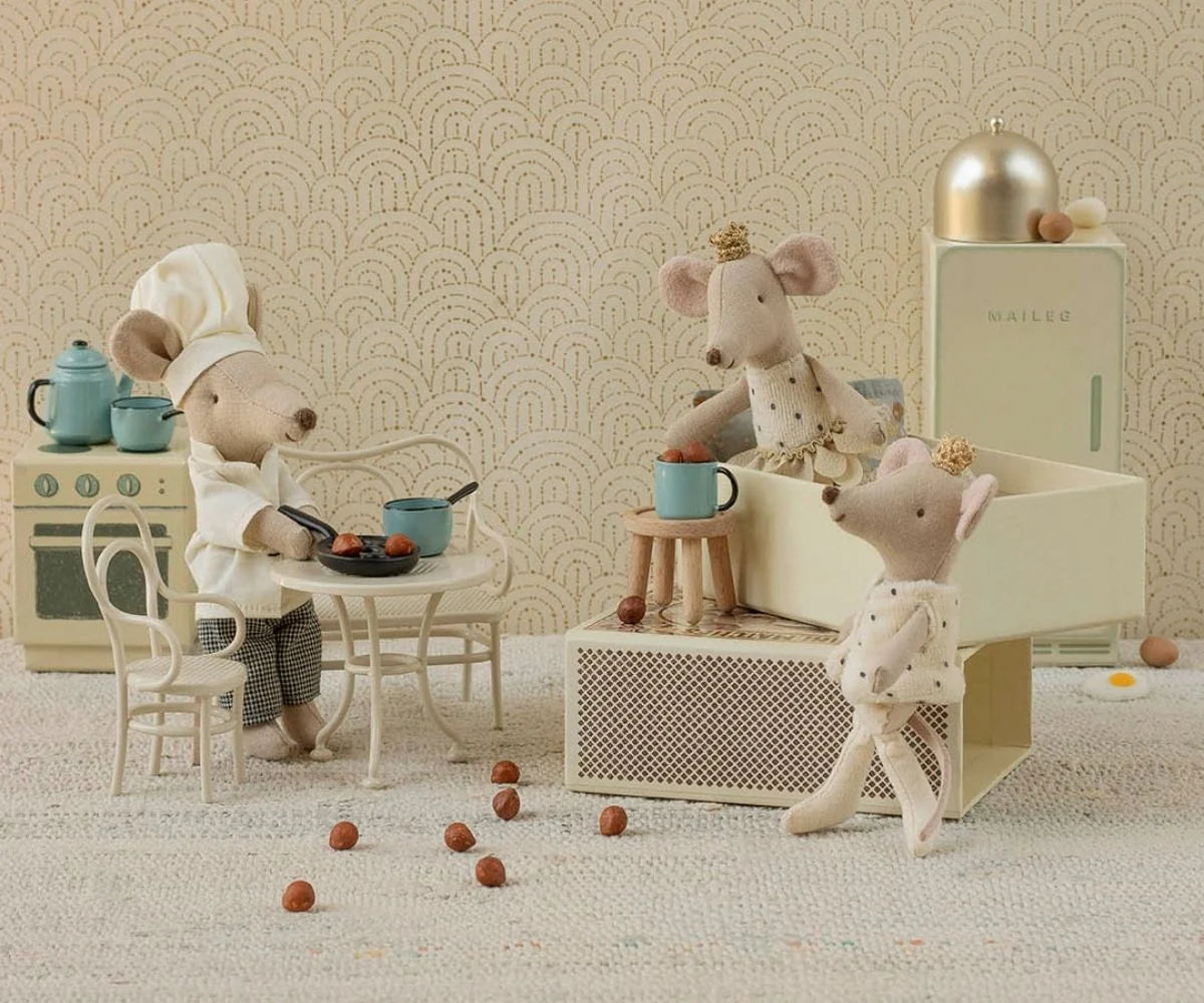 Miniature Maileg café set with mice, nuts, cups, stove, and fridge; whimsical kitchen play by Maileg.
