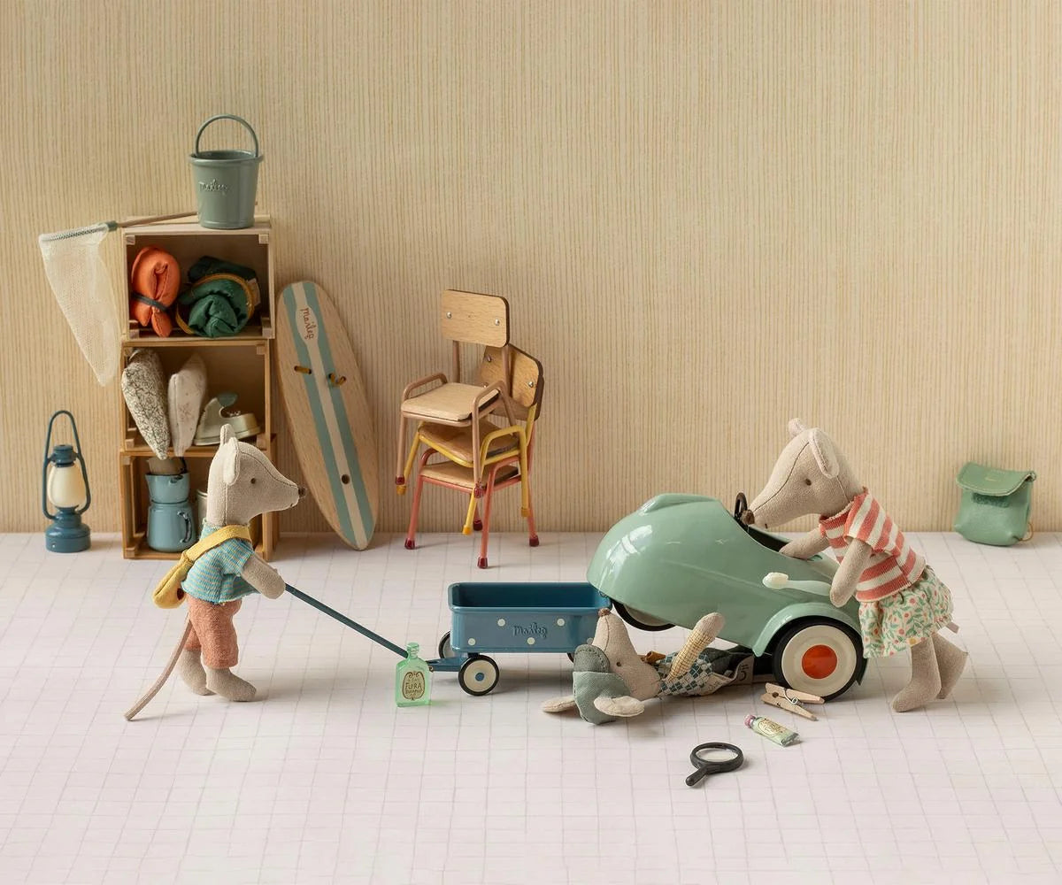 Maileg mice play with a Maileg Car and pull-along wagon in a whimsical room styled with charming accessories.