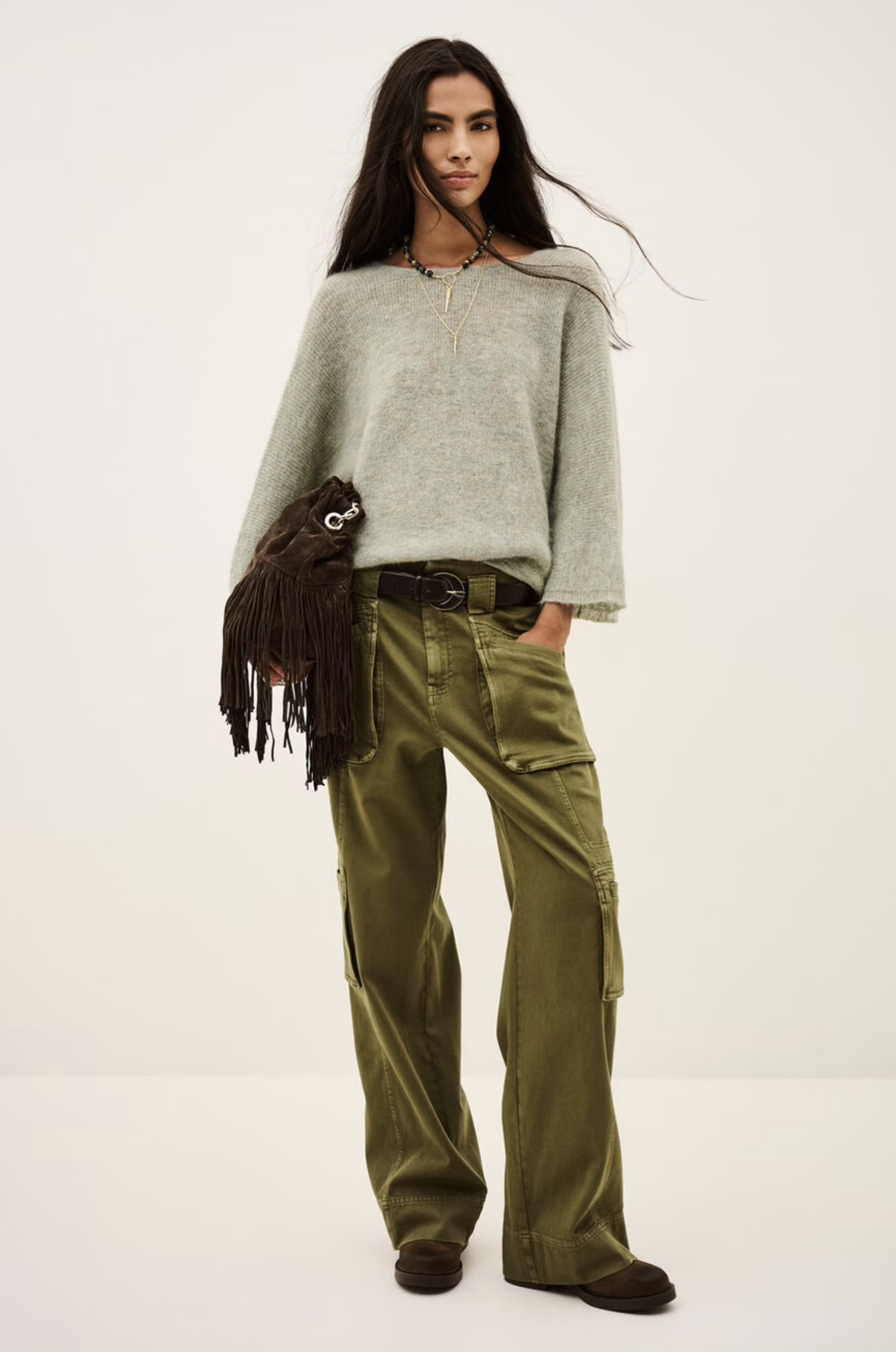 BA&amp;SH Cardigan Isaac in cream with wide olive cargo pants and brown fringed bag, styled against a plain backdrop.