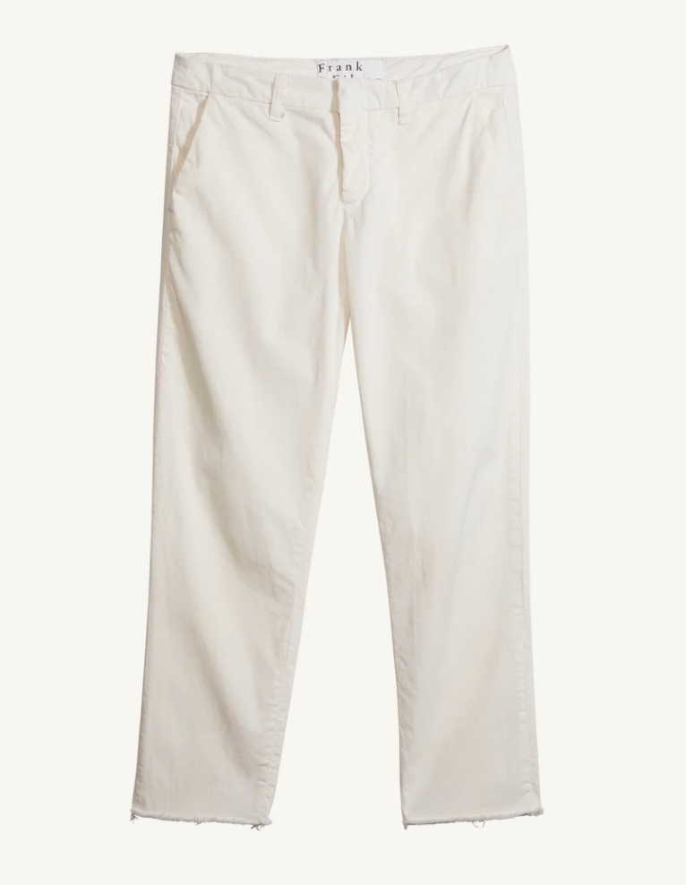 White pants with a high waist and a straight leg fit, perfect for lounging in your Scottsdale, Arizona bungalow. The WICKLOW The Italian Chino ITALIAN PERFORMANCE TWILL Chalk by Frank&Eileen have front pockets and feature a frayed hem at the bottom, giving them a casual, relaxed look.