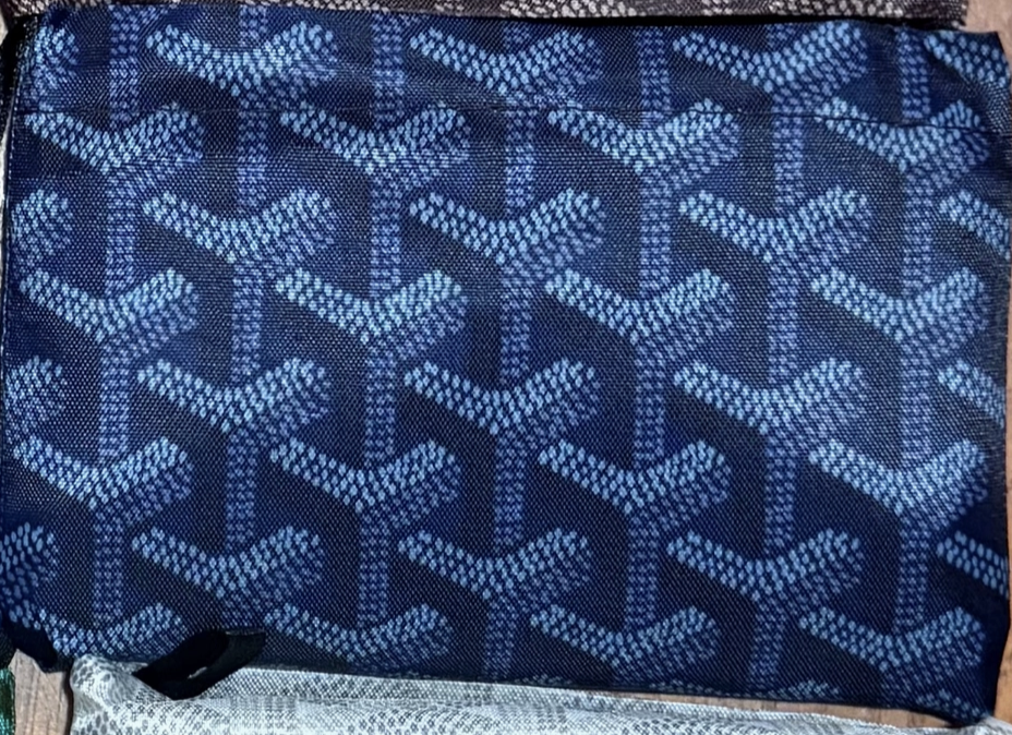 The Faire Reusable Shopping Bags Assorted features a blue textured design with interlocking Y-shaped patterns in lighter blue tones, offering a stylish and eco-friendly way to carry your shopping.