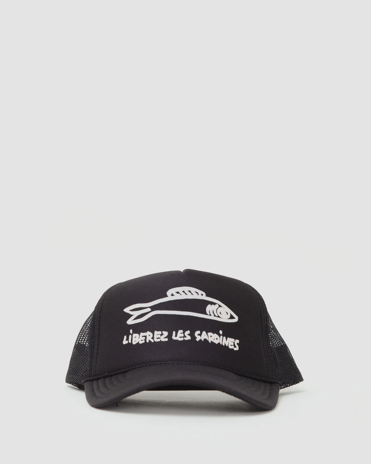 A black Trucker Hat Liberez Les Sardines BLACK by Clare Vivier with a white fish graphic on the front panel. Below the fish, the text "LIBEREZ LES SARDINES" is written in white. This unisex accessory features a mesh back, making it both stylish and practical. The background is plain and light-colored.