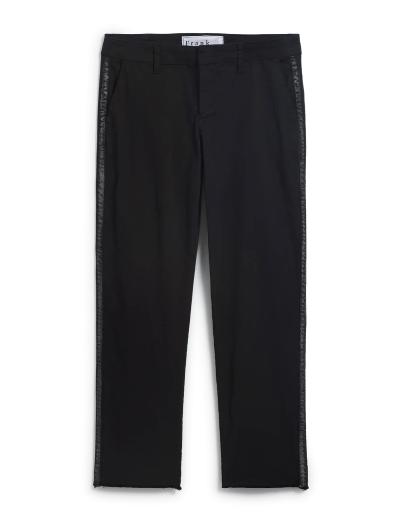 The WICKLOW The Italian Chino ITALIAN PERFORMANCE TWILL by Frank & Eileen is a pair of black straight-leg chinos with belt loops, a front button closure, and shiny textured stripes along the outer legs.