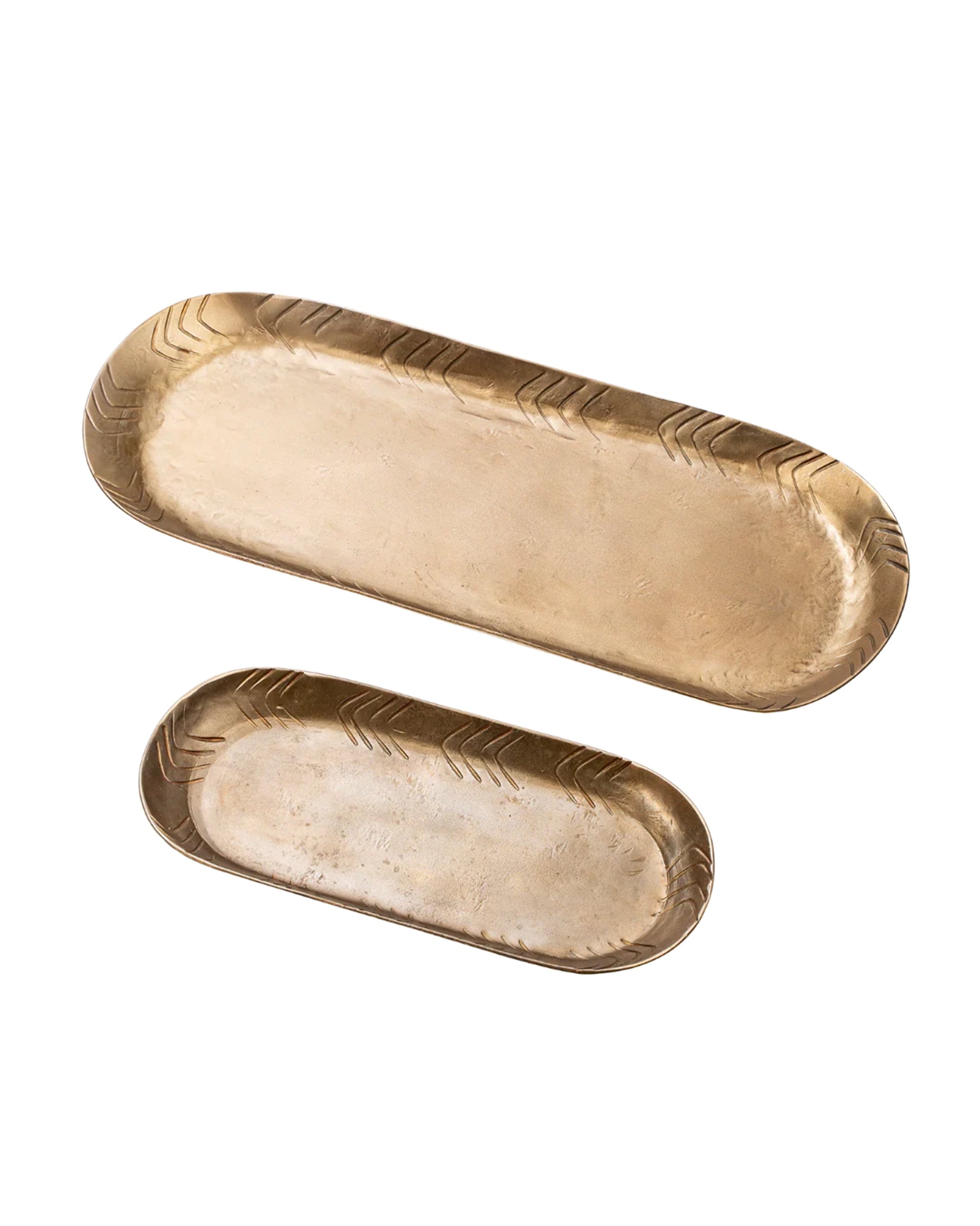 The Indaba 1-0408 Iron Oval Tray set features two gold-toned trays with chevron-patterned rims and slightly raised edges, displayed on a white background. One tray is larger than the other.